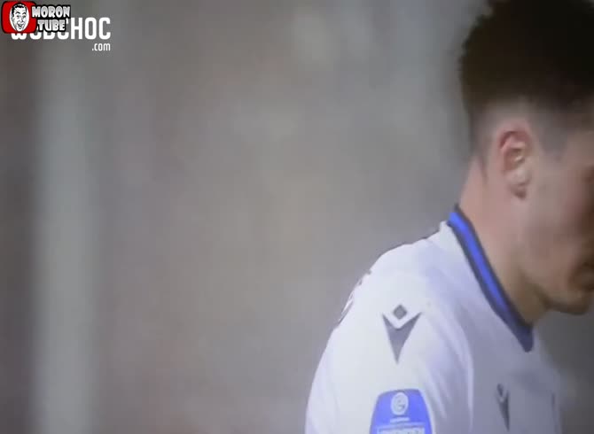 Video :While blowing his nose, a football player's eye burst out of his socket